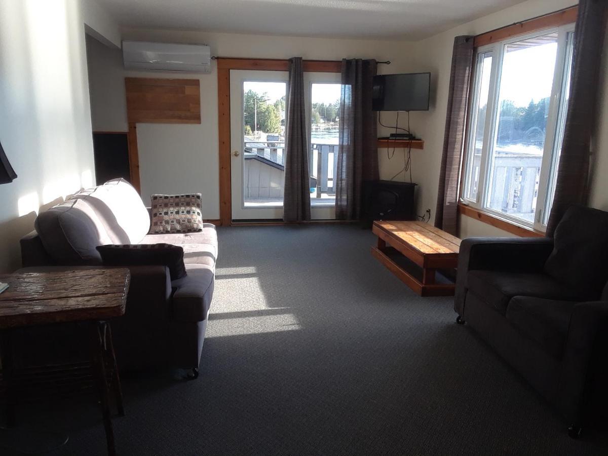 Sauble River Marina And Lodge Resort Сабъл Бийч Екстериор снимка