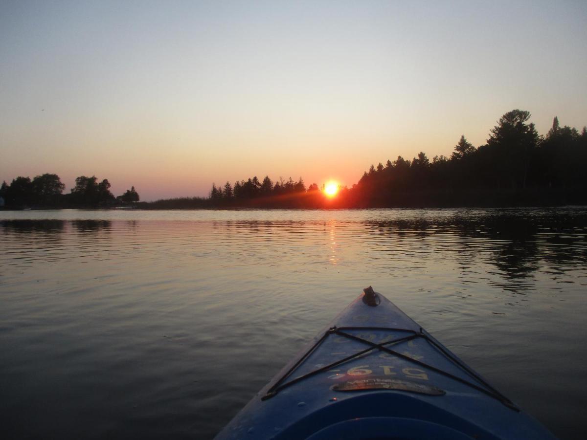 Sauble River Marina And Lodge Resort Сабъл Бийч Екстериор снимка