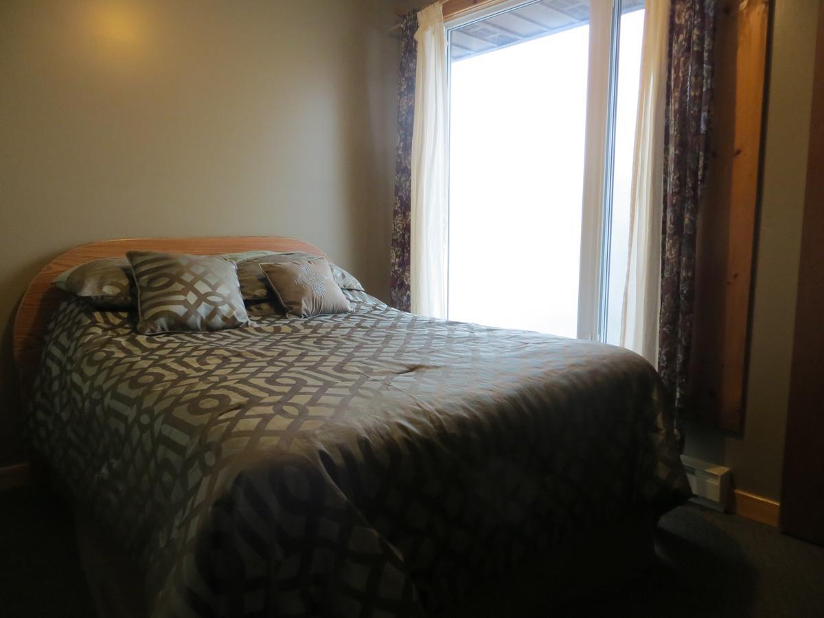 Sauble River Marina And Lodge Resort Сабъл Бийч Екстериор снимка