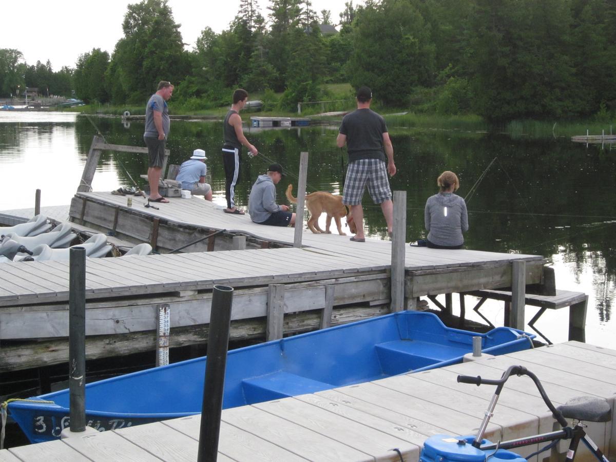 Sauble River Marina And Lodge Resort Сабъл Бийч Екстериор снимка