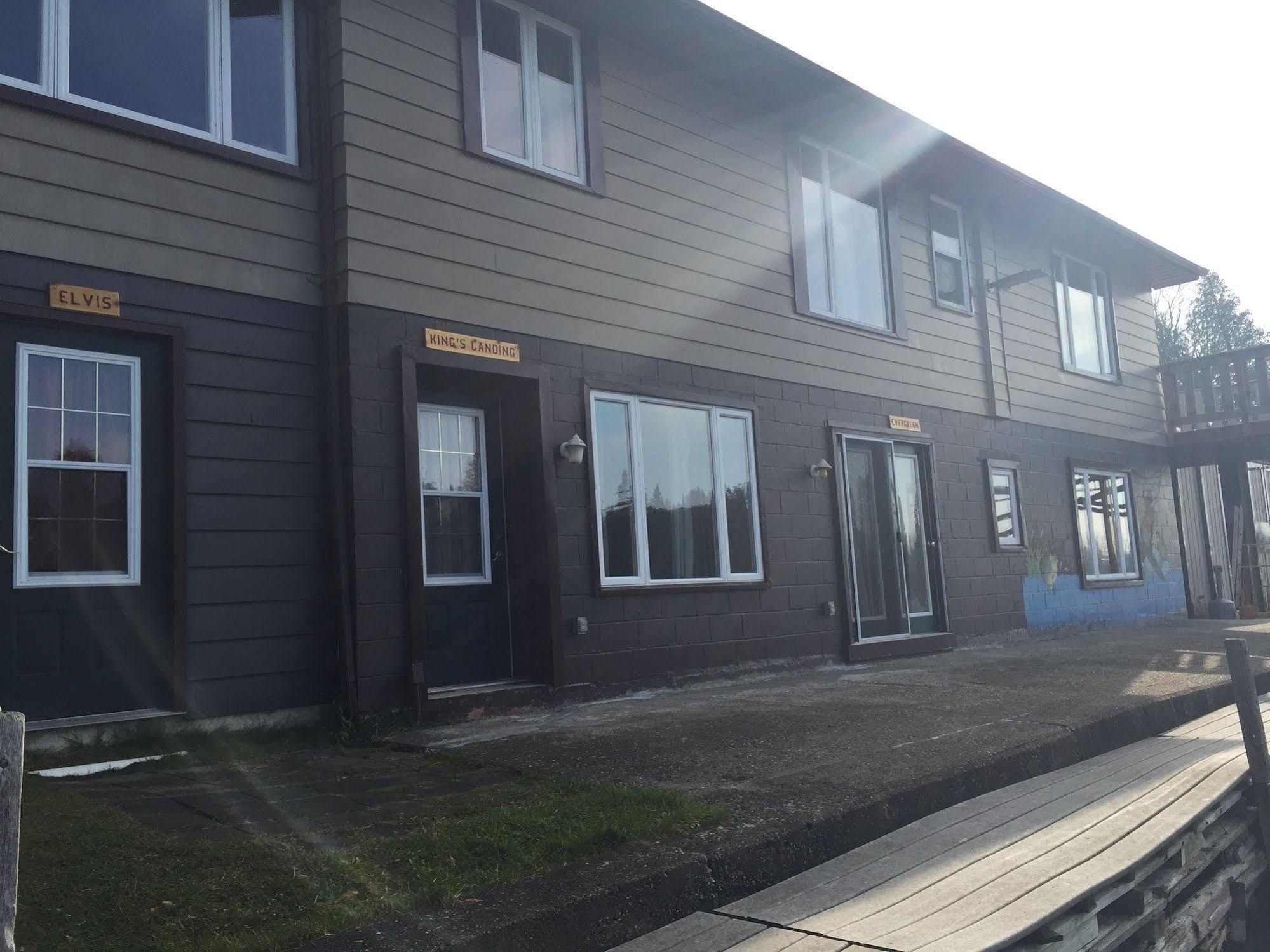 Sauble River Marina And Lodge Resort Сабъл Бийч Екстериор снимка