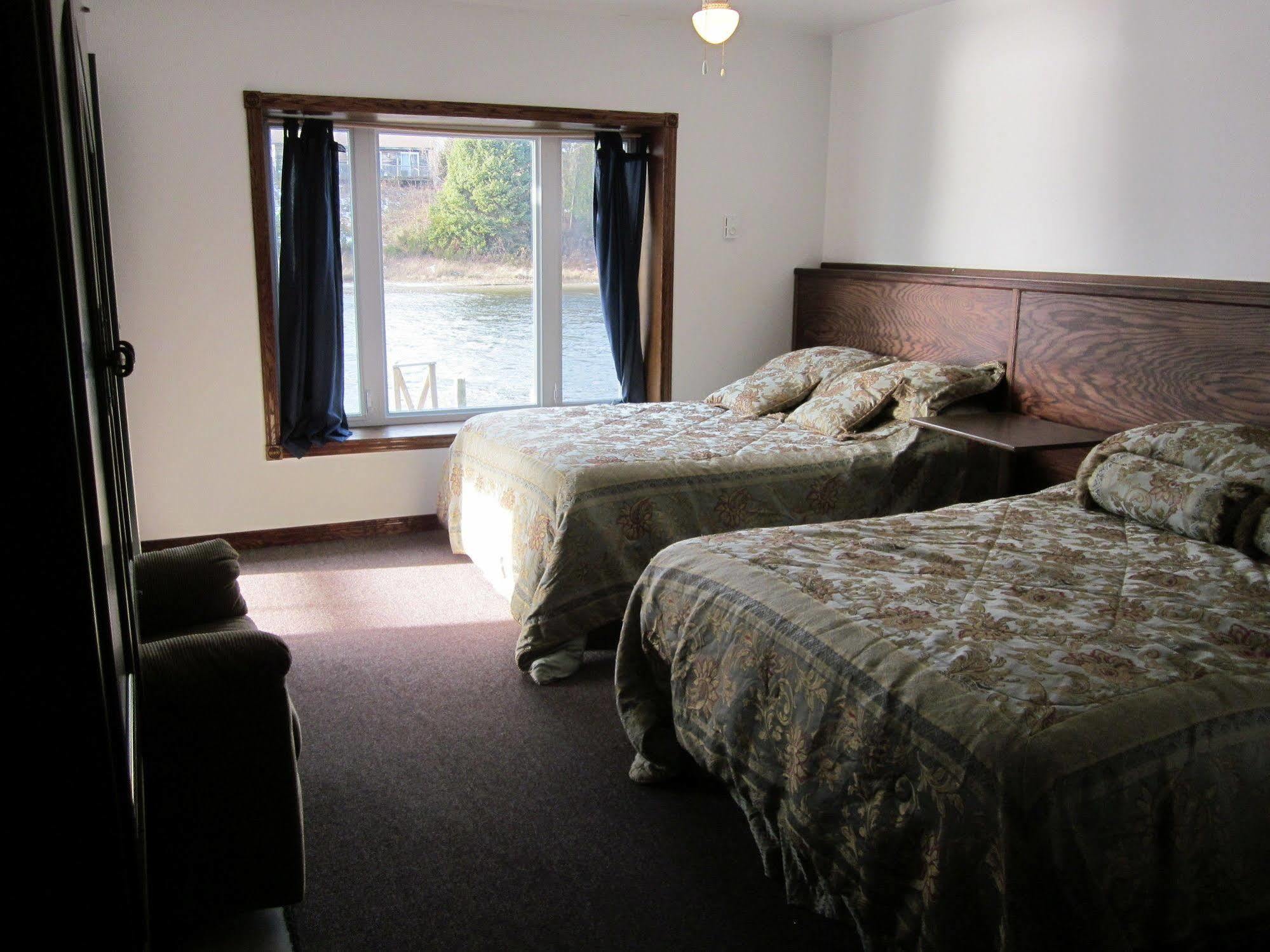 Sauble River Marina And Lodge Resort Сабъл Бийч Екстериор снимка